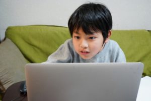 苦手意識をなくして英語力アップ！オンライン英語学童の授業