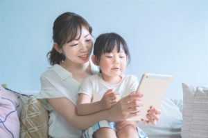 オンライン英語学童では親のサポートが必須?受講中のサポートについてご紹介